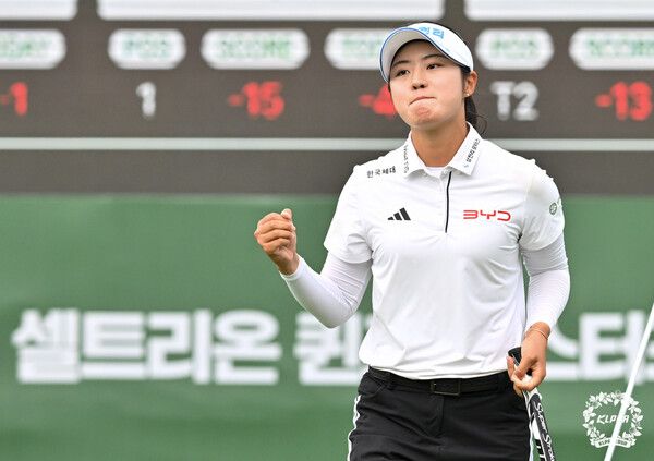 서교림 2026셀트리온 퀸즈 마스터즈 FR 18번홀 우승 확정후 환호 사진 KLPGA