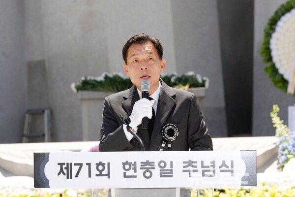 이재준 시장이 지난 6일 제71회 현충일 추념식에서 추념사를 하고 있다./사진=이재준 시장 페이스북