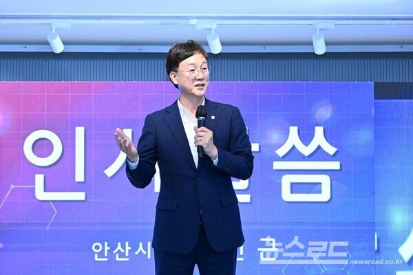 이민근 시장이 ‘2026년 제3회 안산시 북한이탈주민의 날 기념행사’에서 격려사를 하고 있다./사진=이민근 시장 페이스북