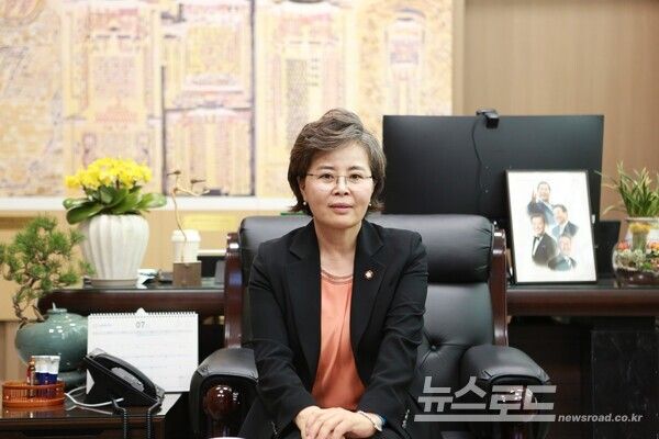김미경 의장이 개인 경험을 토대로 돌봄의 공공성 강화를 시급한 문제로 꼽았다. 김 의장이 기획하는 모든 정책은 시민들의 삶을 향해 가고 있다./사진=뉴스로드 김영식 기자