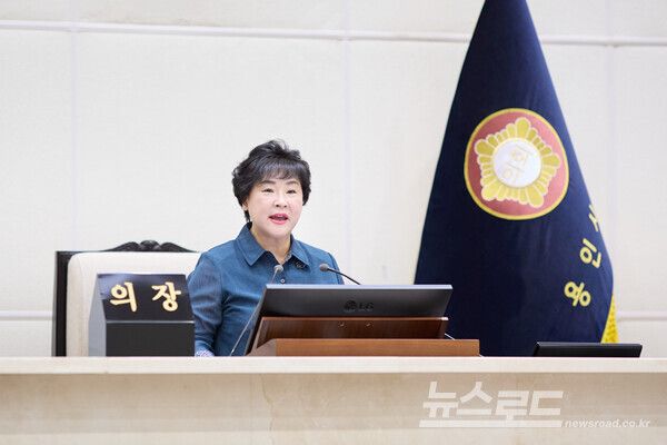 장정순 의장이 제304히 임시회를 진행하고 있다./사진=용인시의회