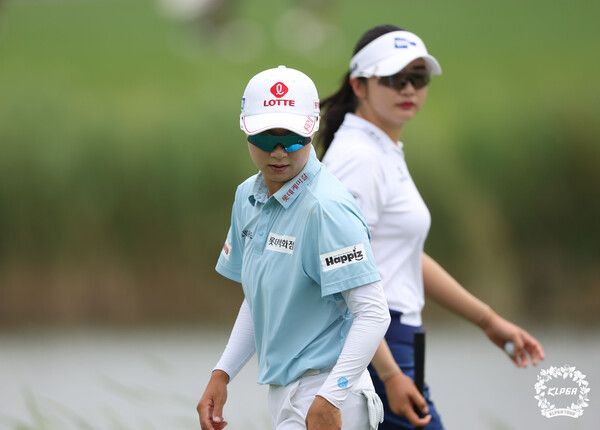 김효주가 제16회 롯데오픈 1R 5번홀 그린을 파악하고 있다./사진=KLPGA