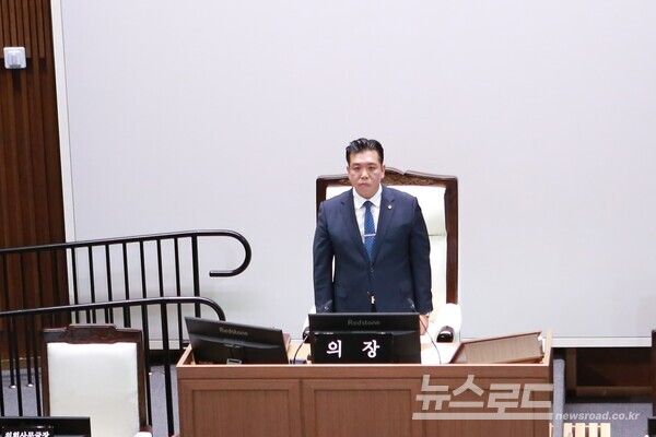 이계철 의장이 본회의를 진행하고 있다./사진=뉴스로드 김영식 기자&nbsp;
