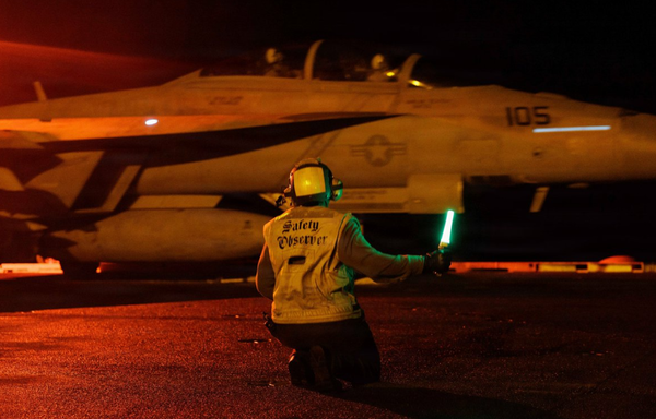 이란을 타격하기 위해 조지 부시 항모에서 출격하는 F-18 호넷 [사진=CENTCOM/X]