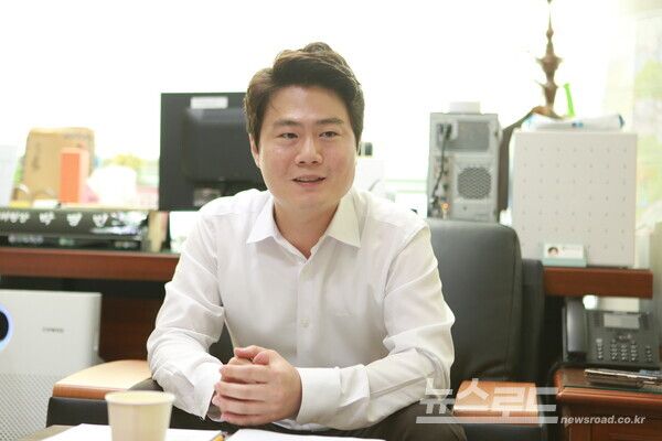 박병민 의원이 의회운영위원장으로서 2년간 '열린 의회'를 위해 추진해야 할 내용에 대해 말하고 있다./사진=뉴스로드 김영식 기자&nbsp;