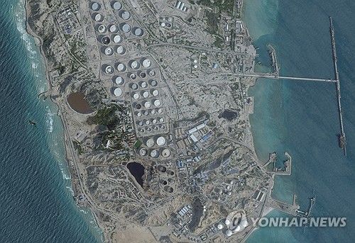 미국의 지상전 목표로 거론되고 있는 이란 하르그섬을 찍은 플래닛랩스의 위성사진 [사진=연합뉴스]