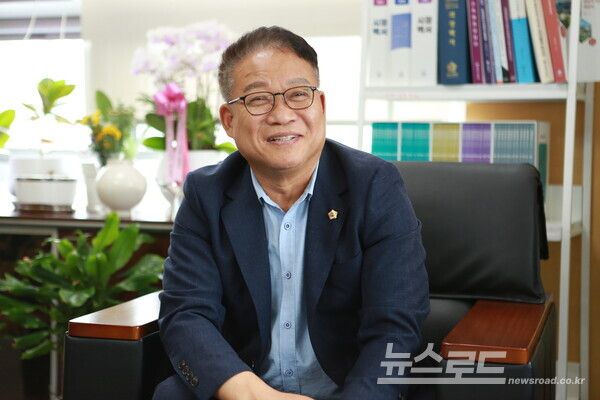 박기범 의원이 경기만부광역철도의 국가철도망 계획에 관해 답하고 있다./사진=뉴스로드 김영식 기자&nbsp;