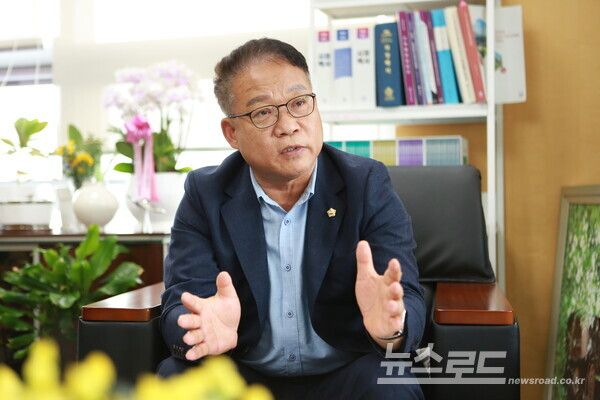박기범 의원이 위례 업무2부지 매각 문제에 대한 소견을 밝히고 있다./사진=뉴스로드 김영식 기자&nbsp;