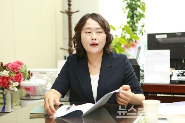 신나연 위원장이 2년간 자치행정위원회를 이끌 계획에 대해 설명하고 있다./사진=뉴스로드 김영식 기자