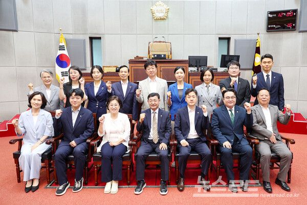 제10대 시흥시의회 단체사진/사진=시흥시의회