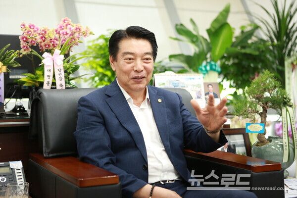 5선의 이상호 대표의원이 10대 전반기 국민의힘 교섭단체를 이끄는 대표의원으로서 선출 소감과 이번 임기의 중점 사항에 대해 말하고 있다./사진=뉴스로드 김영식 기자