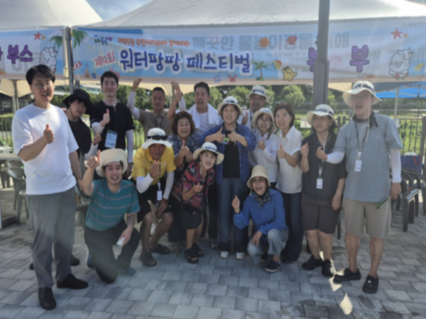 지난 8일 중랑워터파크에서 열린 제4회 ‘워터팡팡 페스티벌’에는 오전과 오후 각각 약 2500명이 입장했다. 서영교 의원(법제사법위원장)과 임규호 서울시의원, 최은주·김대형 중랑구의원도 현장을 찾았다. [사진=서영교 의원실]