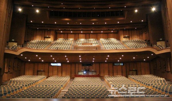 경기아트센터 대극장 내부/사진=경기아트센터 홈페이지
