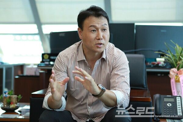 정 위원장이 생각하는 의회운영위원장의 역할과 견제, 협상에 대한 견해를 밝히고 있다./사진=뉴스로드 김영식 기자