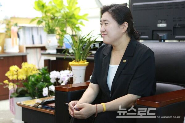 윤 위원장은 원도심 숙원사업에 대해&nbsp;상권 회복, 안전한 일상, 문화적 여건 조성을 함께 엮어 원도심 전체의 생활환경을 끌어올리겠다 구상을 밝히고 있다./사진=뉴스로드 김영식 기자