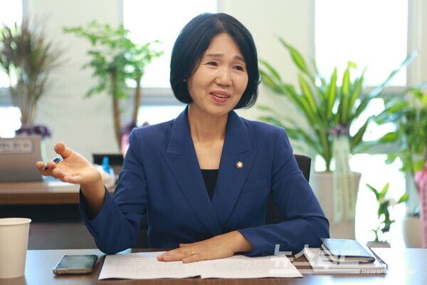 최은희 보건복지위원장이 현장 정치를 강조하며 본인의 사례를 말하고 있다./사진=뉴스로드 김영식 기자