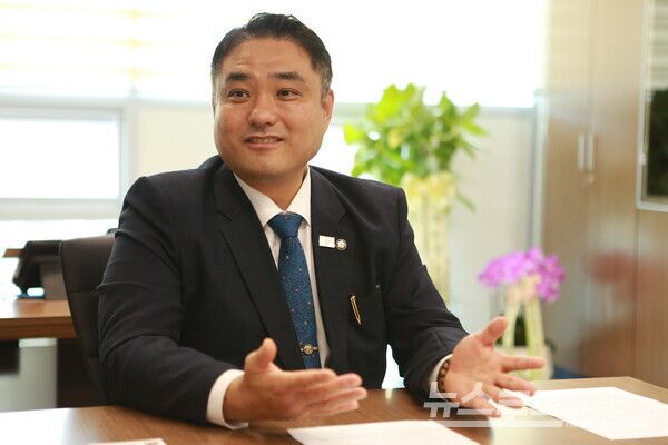 김상균 도시건설위원장이 화성특례시 4개 생활권 특성에 맞는 육성 전략에 대해 설명하고 있다./사진=뉴스로드 김영식 기자&nbsp;