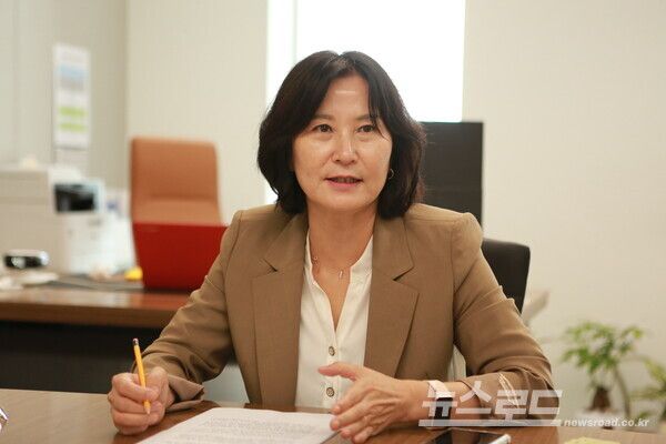 배 위원장이 AI 행정 도입에 대한 견해를 설명하고 있다./사진=뉴스로드 김영식 기자