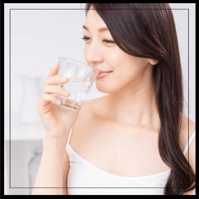 아침 물 마시기의 건강한 장점