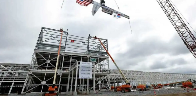 건설작업이 진행중인 얼티움셀즈 스프링힐공장