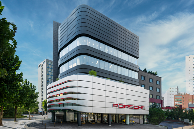 지난 달 10일 공식 오픈한 포르쉐 센터 성수