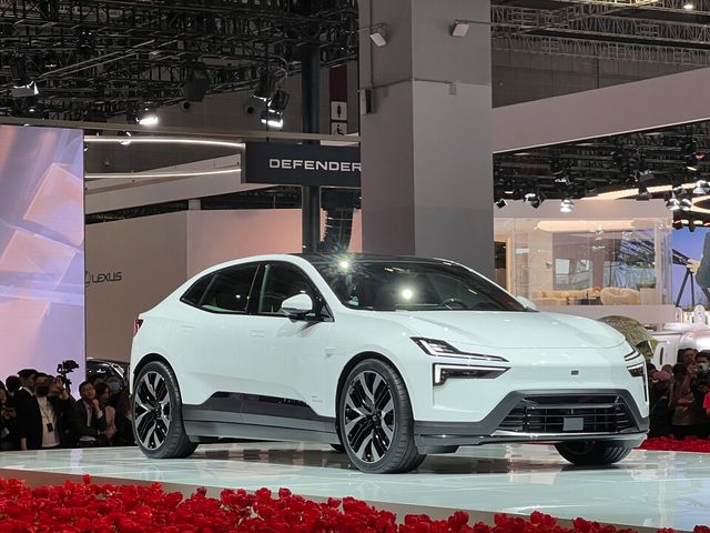 사진 : 폴스타 4