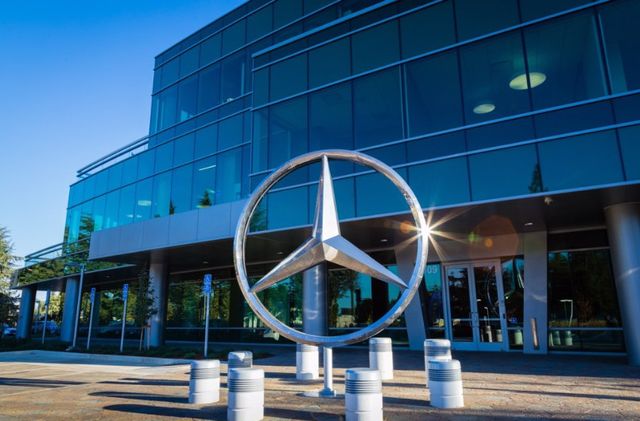 벤츠가 독일 내 직영 판매점을 모두 매각한다.