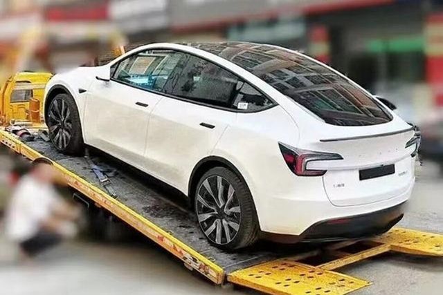 사진 : 중국에서 유출된 테슬라 모델 Y 주니퍼