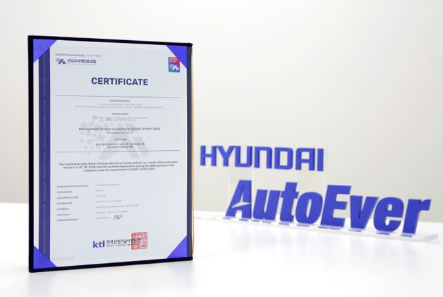 현대오토에버 인공지능기술팀이 AI 경영시스템 인증을 획득하며 리스크 관리 역량과 신뢰성을 입증했다.
