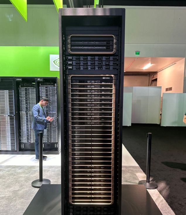 &nbsp;72개의 Blackwell 가속기를 하나의 큰 GPU로 묶은 랙 스케일 시스템