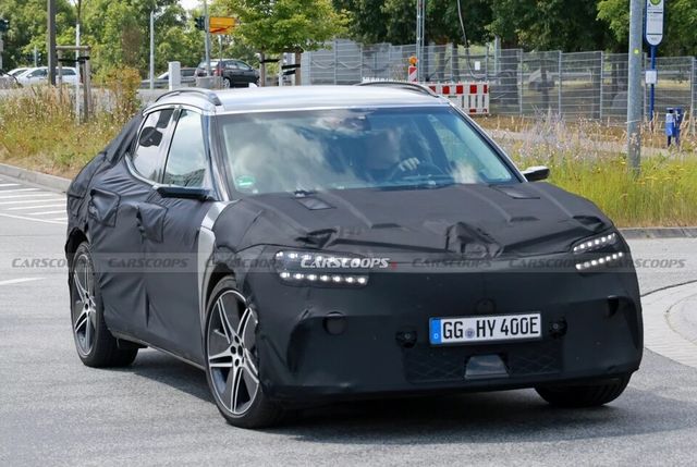 사진 : 제네시스 GV60 페이스리프트 테스트카 (출처=Carscoops)