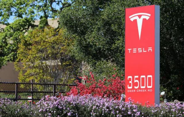 도널드 트럼프대통령 당선으로 테슬라 주가가 약 15% 급등했다.