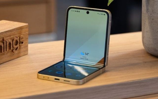 삼성전자는 내년 하반기 출시예정인 신형 갤럭시 Z플립 7에 엑시노스 2500을 적용하는 방안을 검토 중인 것으로 알려졌다.