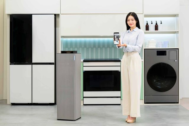 삼성전자가 '설리번 플러스' 앱에 시각장애인이 삼성전자 가전제품에 부착된 QR 코드를 쉽게 찾을 수 있도록 돕는 '가전 QR 모드'를 새롭게 추가했다.