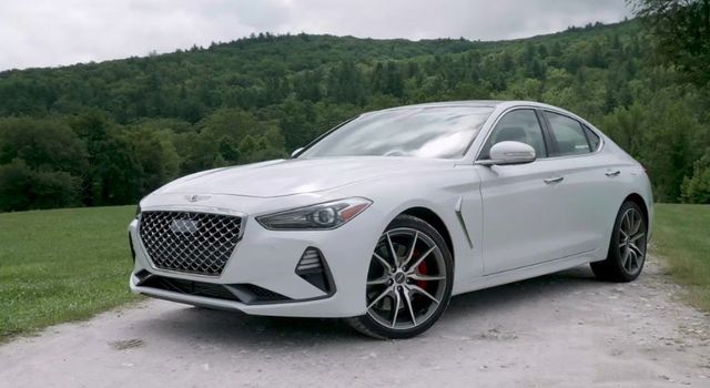 현대차가 엔진룸 화재 우려로 제네시스 차량 9만여대에 대해 리콜을 실시한다.