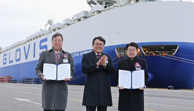 사진 :&nbsp;왼쪽부터 이규복 현대글로비스 대표이사, 강도형 해양수산부 장관, 김양수 한국해양진흥공사 사장