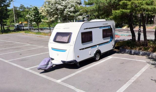 사진 : 주문진해수욕장주차장에 주차돼 있는 카라반 모습