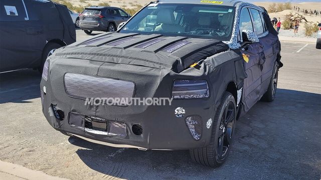 사진 : 제네시스 GV90 테스트카 (출처=MOTORAUTHORITY)