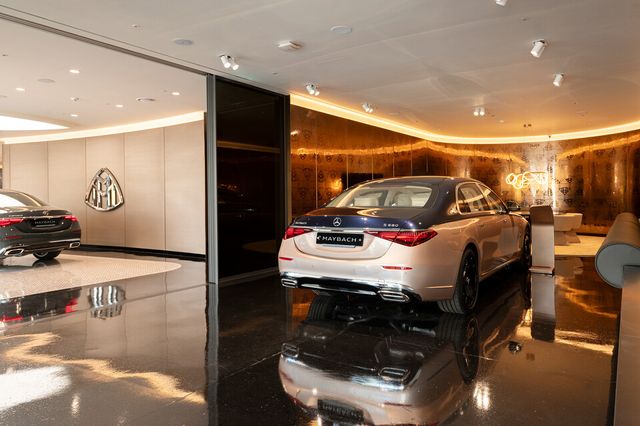 사진 : 2층 프라이빗 룸에 전시된 '메르세데스-마이바흐 S 680 4MATIC 오뜨 부아튀르 에디션'