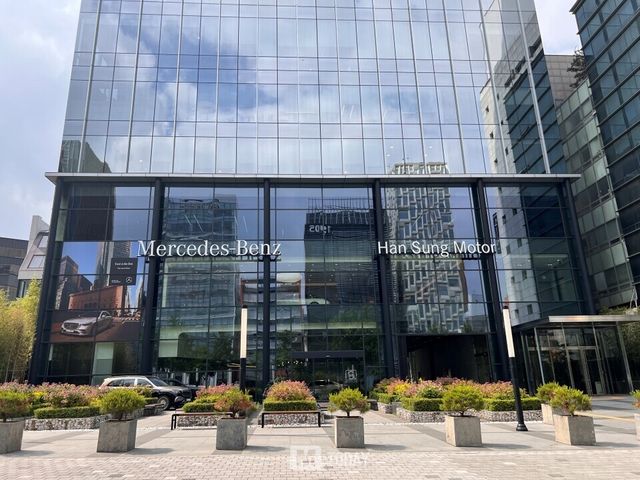 사진 : 메르세데스-벤츠 한성자동차 청담 전시장