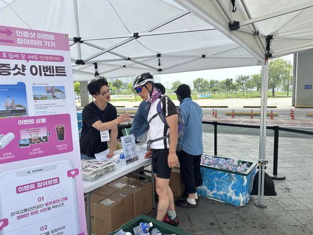 5월 24일 (금) 시민들이 체험이벤트에 참여하고 있는 모습 /자료:한국교통안전공단