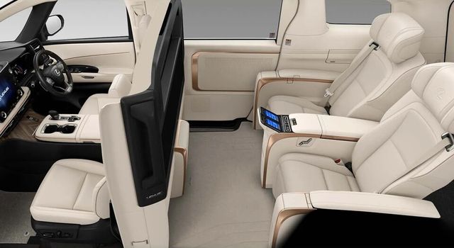 사진 : 렉서스 LM 실내