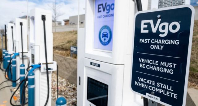 미국에 위치한 전기차 충전소 {출처:&nbsp;autoblog)