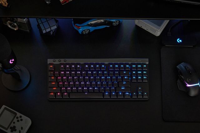로지텍의 무선 게이밍 키보드 G515 LIGHTSPEED TKL