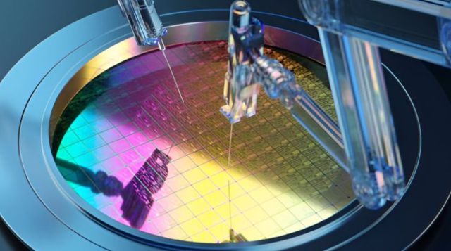 &nbsp;미국 상무부가 반도체의 위탁 생산업체들의 첨단 반도체 수출 감시를 강화한다고 발표했다. 이는 삼성과 TSMC 등의 수출을 제한할 가능성이 높아 타격이 우려되고 있다.