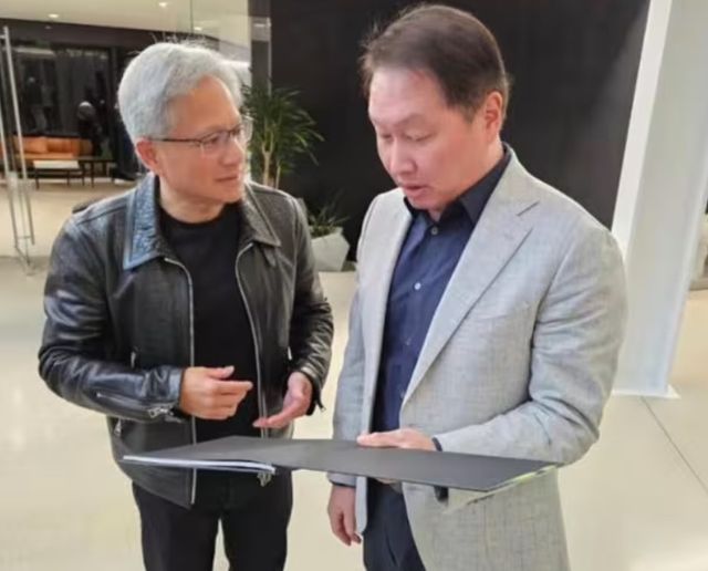 사진: 엔비디아 젠슨황CEO, 최태원 SK그룹 회장(우)