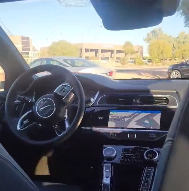 웨이모 로보택시에 탑승했던 마이크 존스 SNS