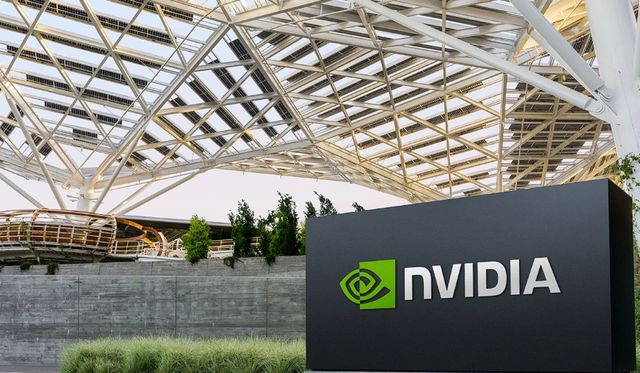 엔비디아의 젠슨 황CEO가 직원들을 위한 H-1B 비자 발급을 계속 지원할 것이라고 밝혔다.&nbsp;