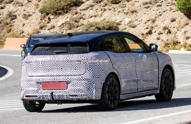 르노 메간 E-Tech 일렉트릭 페이스리프트 테스트카 (출처=Autoevolution)