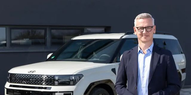 현대차가 유럽의 정치적 변화에 따라 당분간 전기차와 다른 파워트레인을 계속 제공키로 했다.(사진: 울리히 메하우 현대차독일법인장)